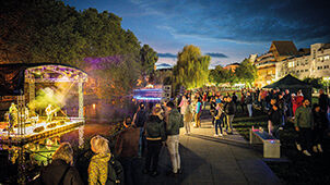enz-live-die-schwimmende-buhne