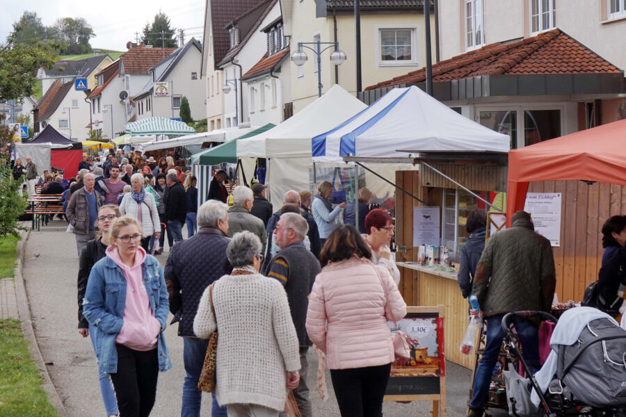 strassenfest-mit-bauern-und-kunsthandwerkermarkt