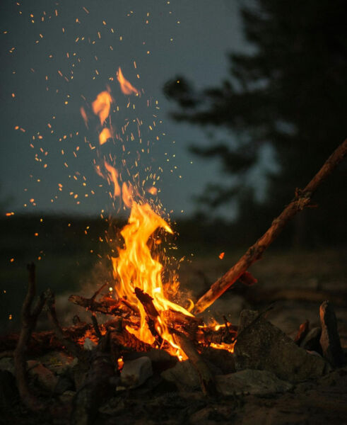 spuk-und-gruselgeschichten-am-lagerfeuer