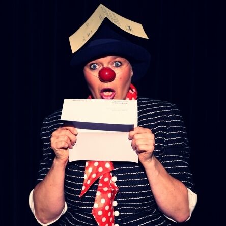 die-clownin-erwacht-die-lust-am-scheitern