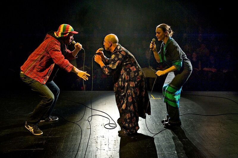 die-theatersportliche-impro-show-die-schonste-erfindung-seit-es-schauspiel-gibt
