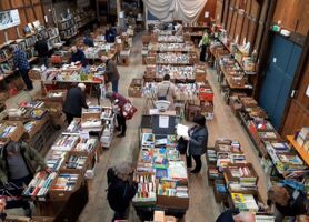 Büchermarkt im Bahnhof Weissenstein