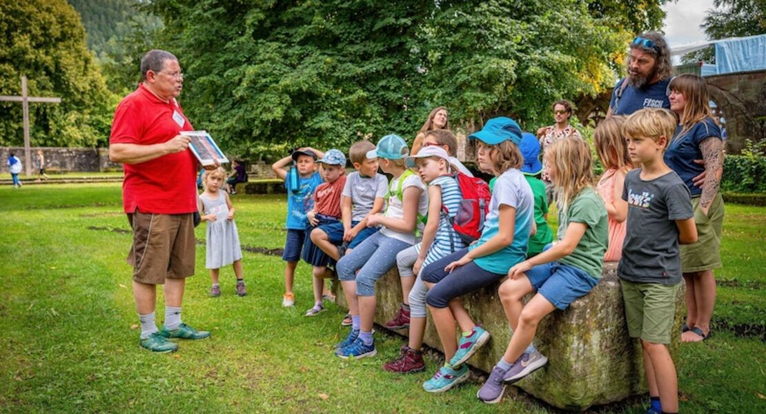 das-kloster-mit-kinderaugen-erkundet