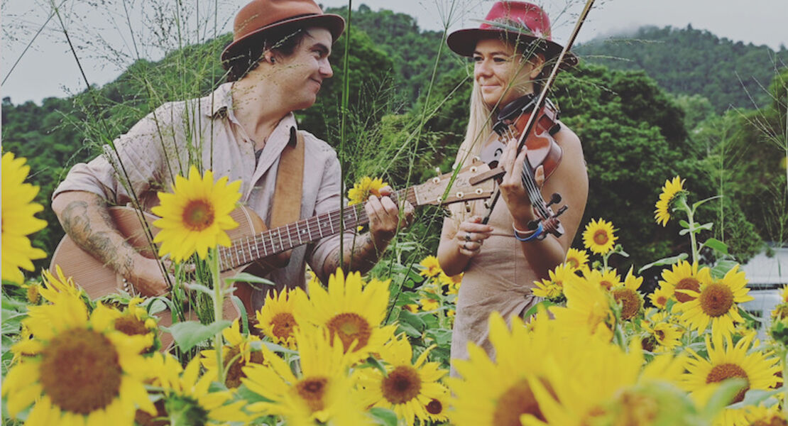 jc-and-the-tree-aus-folk-rock-roots-sitzplatz-konzert
