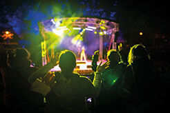 enz-live-die-schwimmende-buhne