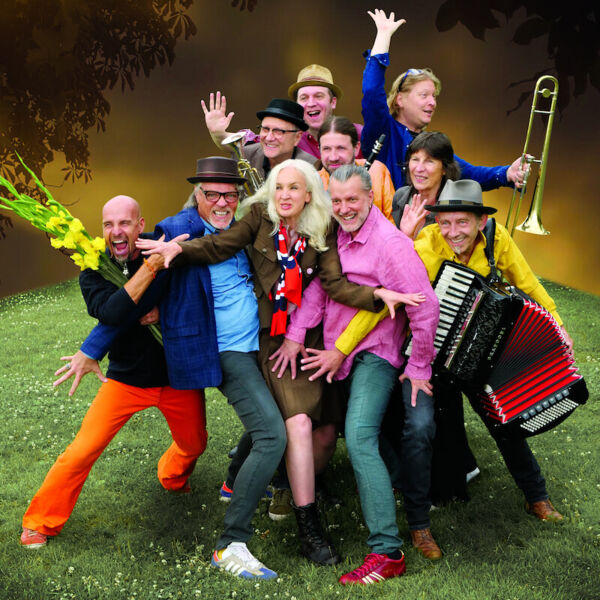 17-hippies-clowns-angels