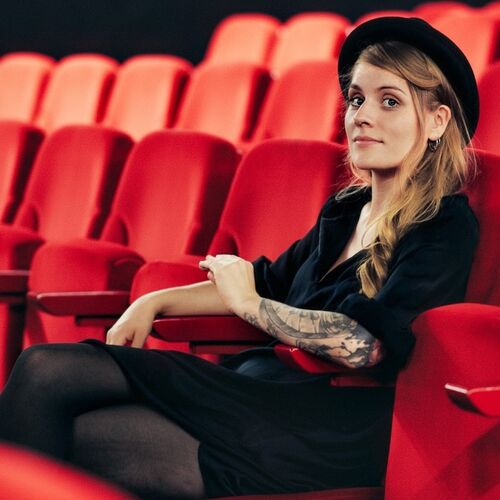 laura-braun-vom-weg-ab