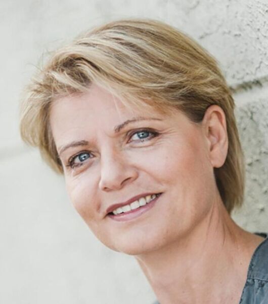 das-perfekte-geschenk-komodie-mit-andrea-spatzek-ralph-morgenstern-gaby-blum-ua