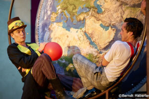 In 80 Tagen um die Welt - Schauspiel-Spektakel von Soeren Voima nach Jules Verne