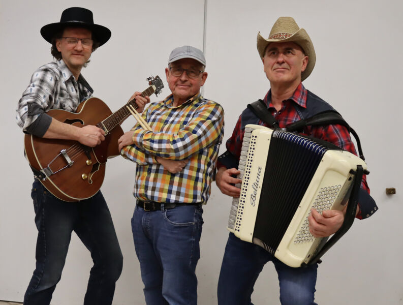 sommerevenz-2025-gottesdienst-akkordeongruppe-alphornblaser-und-folkclub-prisma-ev-pforzheim