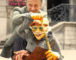 Internationales Straßentheaterfestival mit Figuren