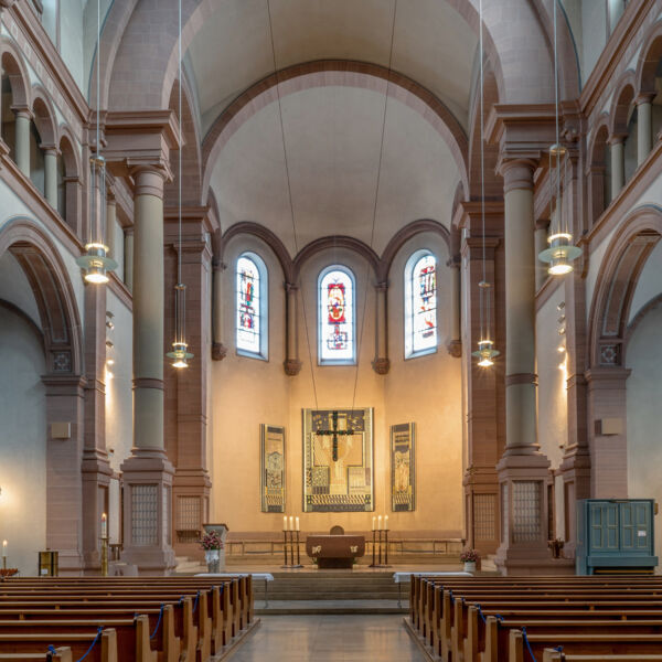 fuhrung-durch-die-st-franziskuskirche