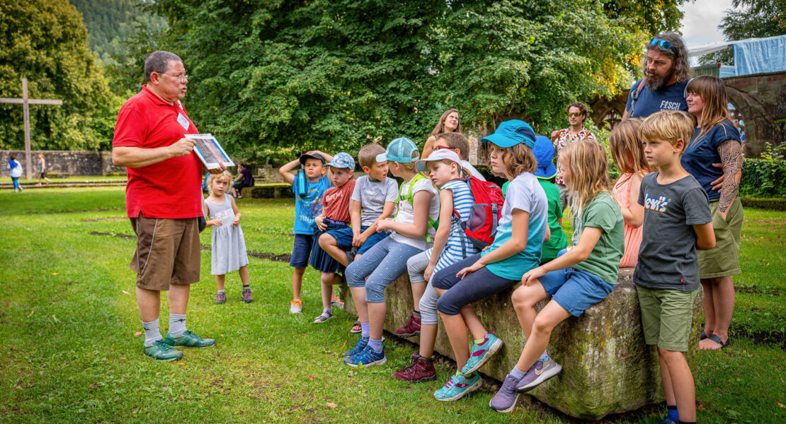 das-kloster-mit-kinderaugen-erkundet