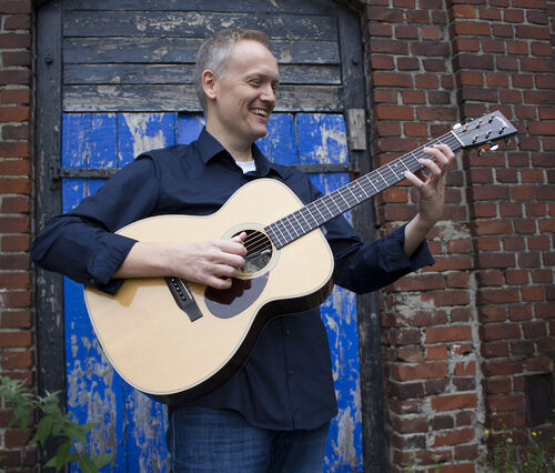 stefan-monkemeyer-im-folkclub-prisma-ev-pforzheim-fingerstyle-guitar