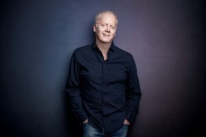 John Doyle - Lass die Kirche im Dorf - Premiere