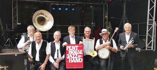 penthouse-jazzband-beim-6-benefizkonzert-der-vesperkirche-in-der-stadtkirche