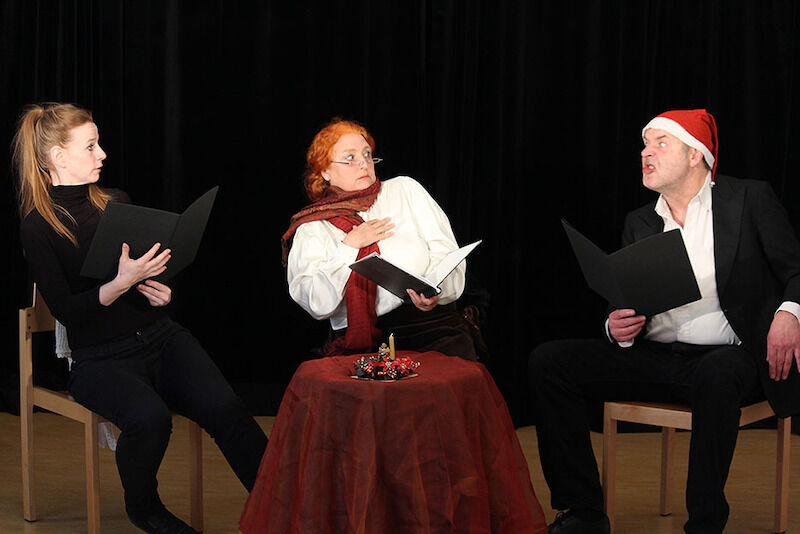 eine-weihnachtsgeschichte-von-charles-dickens-eine-szenische-lesung-mit-heulendem-wind-und-kettenrasseln