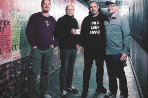 Pils & Kippe trifft 4 Zimmer Küche Bad - der unplugged Singer-Songwriter Rock-Pop-Punk Abend