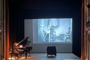 Jens Schlichting am Klavier - Stummfilmkomödie 