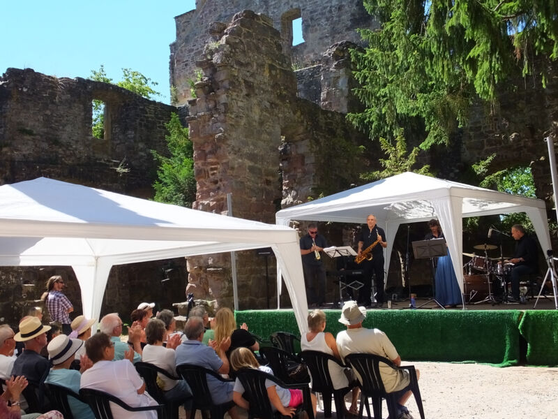 jazzica-zavelsteiner-burgsommer