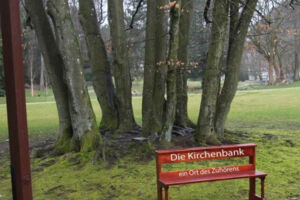 Die Kirchenbank – ein Ort des Zuhörens